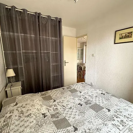 Hyedes Climatise Pour 4 Personnes Sur Le Port De Apartment Hyeres
