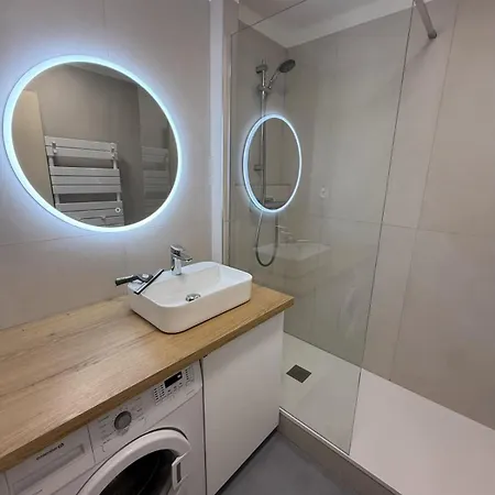 Apartment Hyedes Climatise Pour 4 Personnes Sur Le Port De Hyeres
